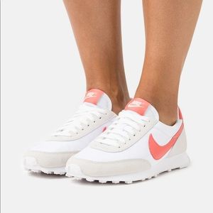 NWT Nike Daybreak Sneakers in white/magic Ember
